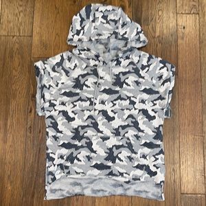 Mur Mur navy gray and white CAMO short sleeve hoodie w front pocket/pouch